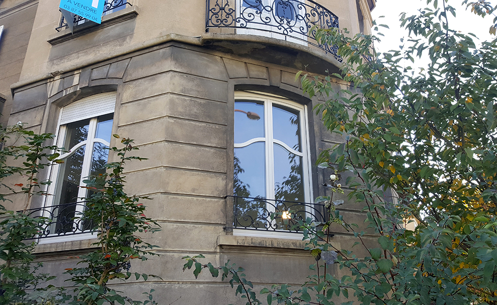 Fentre bois reproduction  l'identique, traverse intermdiaire en chapeau de gendarme