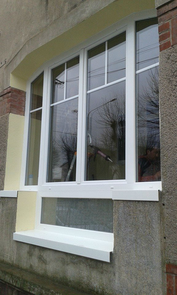 Fenêtre en PVC avec tablette alu